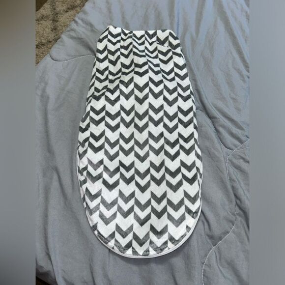 Fleece swaddle size small/medium has a zippered bottom second listing - Picture 2 of 3
